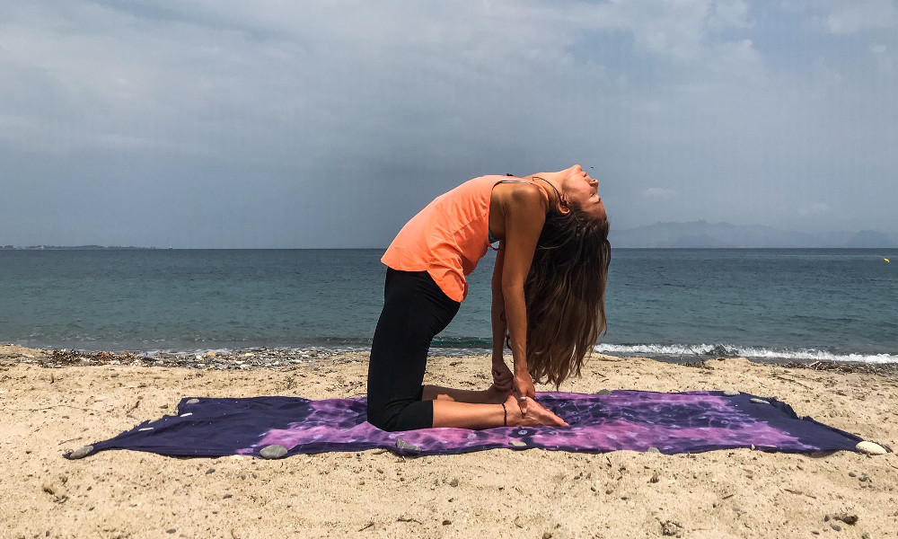 All about beach yoga: A sandy sequence with tips and tricks - YogaIowa
